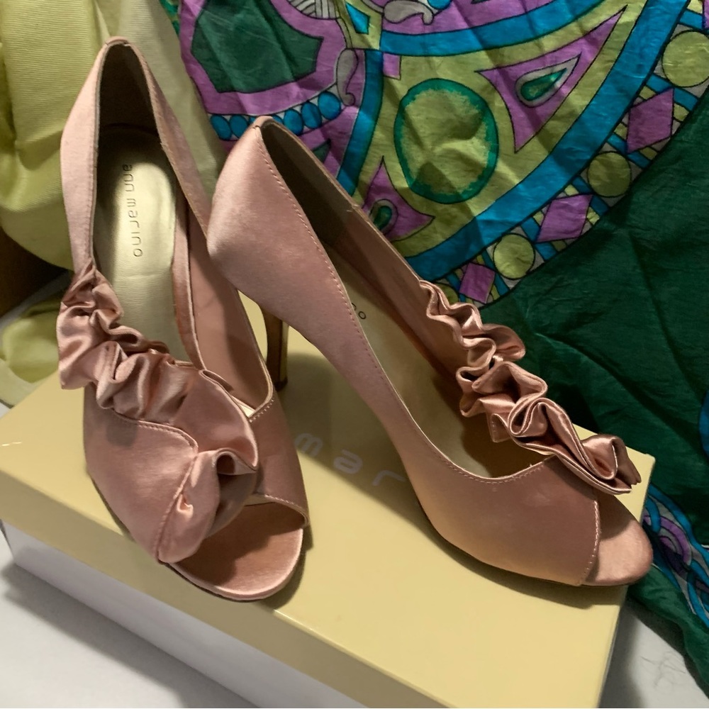 Satin Pink Nude 8.5 opentoed Pumps - Picture 6 of 16
